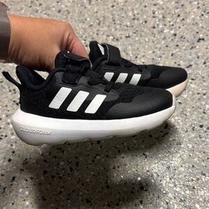 adidas cloudfoam Kids Black and White Cloudfoam Sneakers 9k
